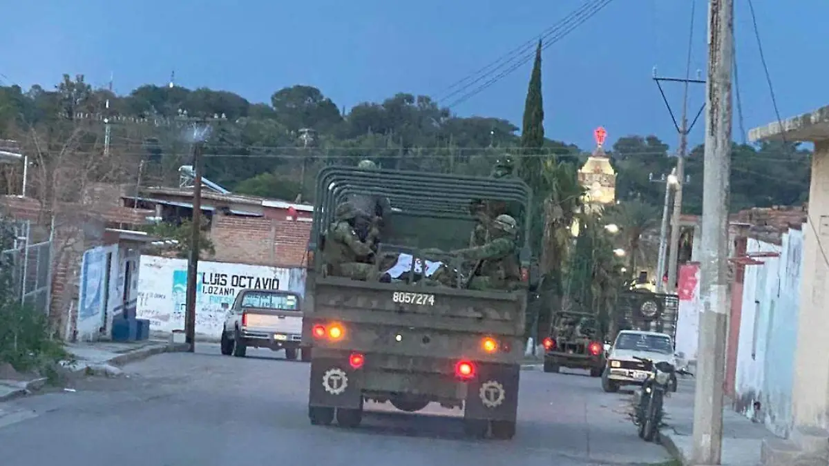 Elementos del Ejército Mexicano durante recorridos por San Pedro, Apulco